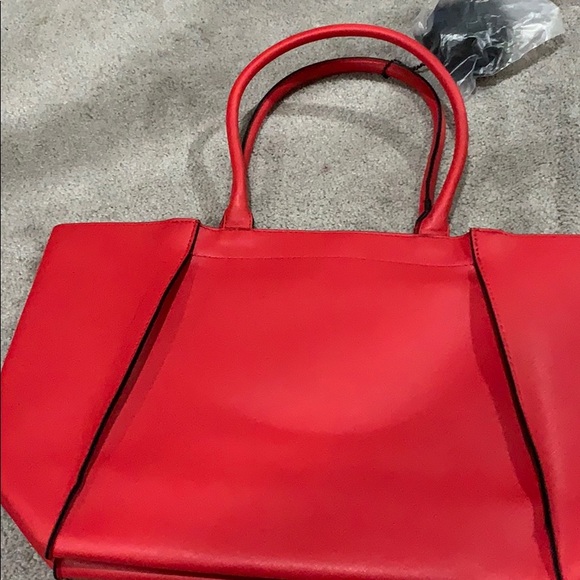 👜😍🥰Red Elizabeth Arden tote 👜 Bag 😍🥰 - Picture 4 of 4